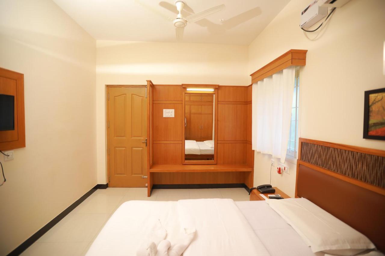 Jmj Comfort Hotel Salem Exterior photo